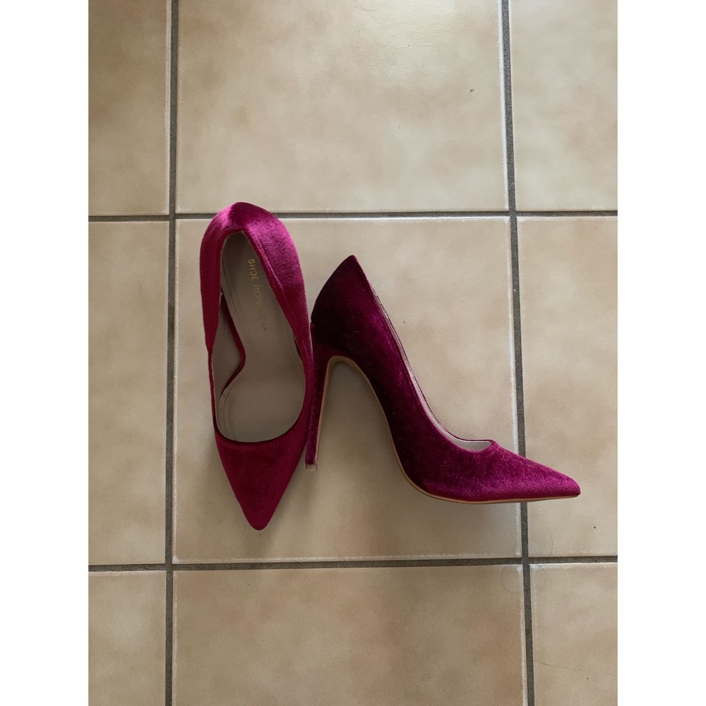 Burgundy velvet pumps